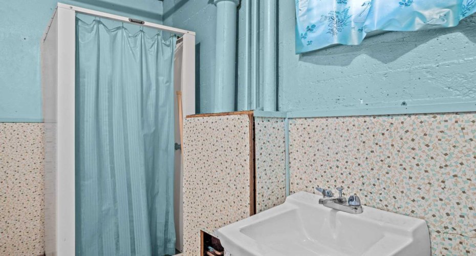 404 Otter Street, Banff, Alberta T1L1E3, 3 Bedrooms Bedrooms, ,2 BathroomsBathrooms,Residential,For Sale,Otter,A2232374