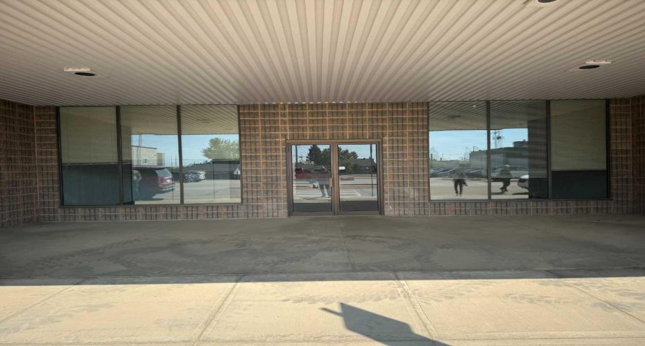 Covered front entrance