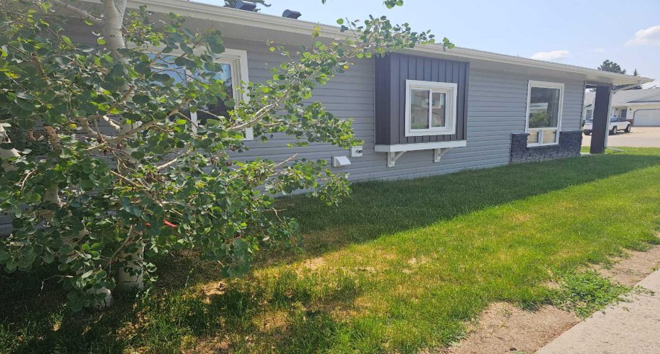 4738 49A Avenue, Lacombe, Alberta T4L 1N4, 2 Bedrooms Bedrooms, ,2 BathroomsBathrooms,Residential,For Sale,49A,A2231940