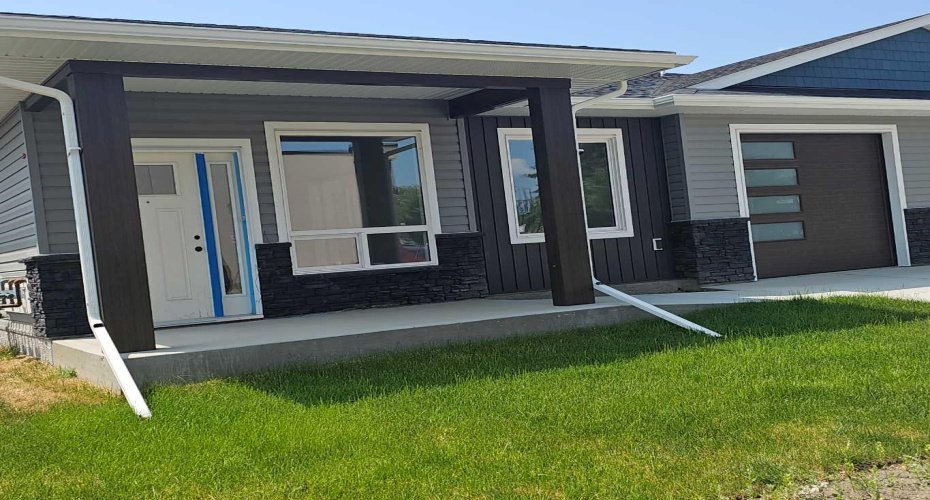 4738 49A Avenue, Lacombe, Alberta T4L 1N4, 2 Bedrooms Bedrooms, ,2 BathroomsBathrooms,Residential,For Sale,49A,A2231980