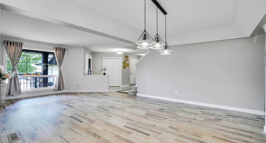 612 Luxstone Landing, Airdrie, Alberta T4B3L2, 3 Bedrooms Bedrooms, ,3 BathroomsBathrooms,Residential,For Sale,Luxstone,A2228879