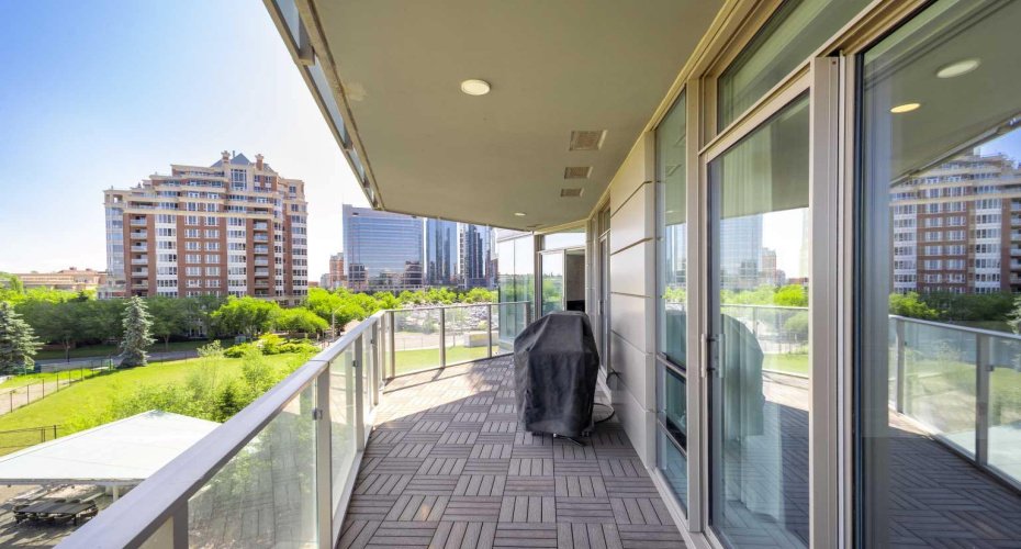 738 1 Avenue, Calgary, Alberta T2P 5G8, 2 Bedrooms Bedrooms, ,2 BathroomsBathrooms,Residential,For Sale,1,A2233022