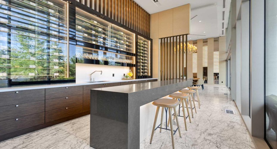 738 1 Avenue, Calgary, Alberta T2P 5G8, 2 Bedrooms Bedrooms, ,2 BathroomsBathrooms,Residential,For Sale,1,A2233022