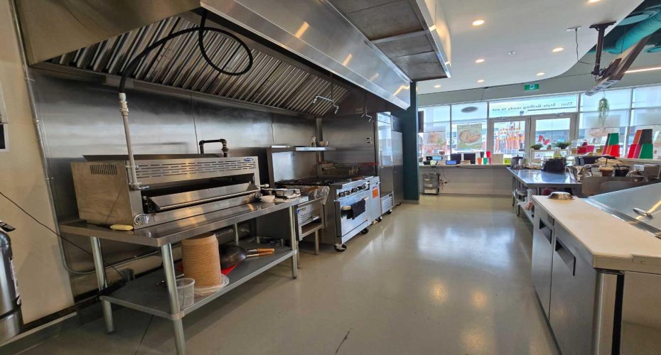 2 Royal Vista Link, Calgary, Alberta T3R 0K4, ,Commercial,For Lease,Royal Vista,A2233728