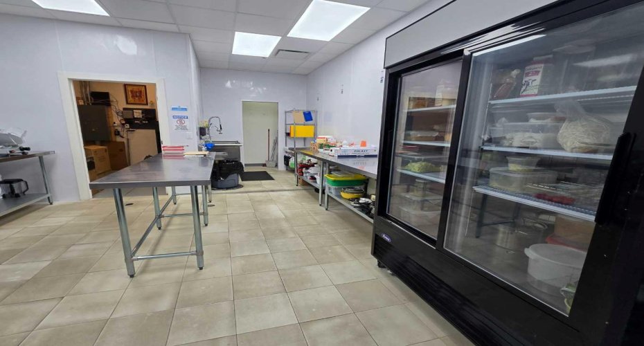 2 Royal Vista Link, Calgary, Alberta T3R 0K4, ,Commercial,For Lease,Royal Vista,A2233728