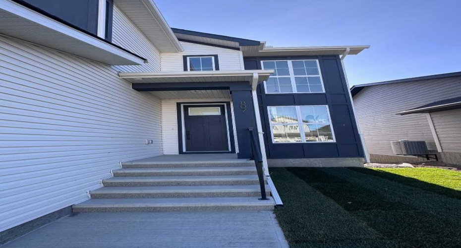 807 Lakewood Circle, Strathmore, Alberta T1P 0G8, 3 Bedrooms Bedrooms, ,2 BathroomsBathrooms,Residential,For Sale,Lakewood,A2233550