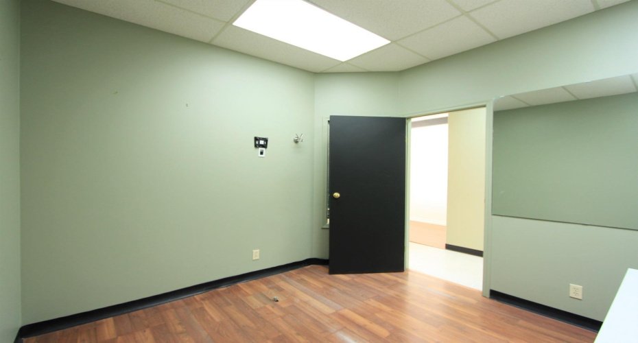 4402 52 Avenue, Lloydminster, Alberta T9V 0Y9, 0 , 0 ,0,Commercial,For Lease,52,0,A2235334