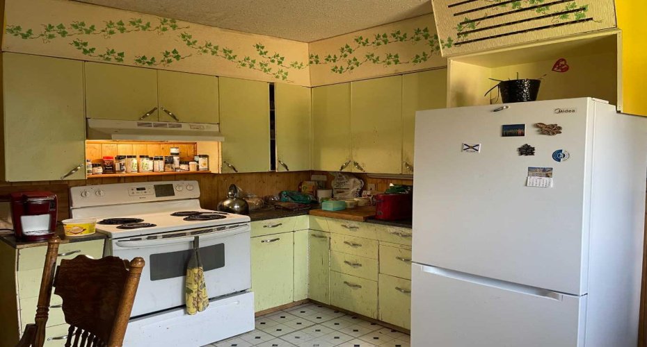1023 2nd, Bluesky, Alberta T0H 0J0, 6 Bedroom Bedrooms, 0 ,2 BathroomBathrooms,Residential,For Sale,2nd,0,A2234272