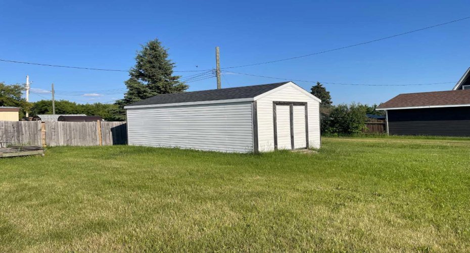 1023 2nd, Bluesky, Alberta T0H 0J0, 6 Bedroom Bedrooms, 0 ,2 BathroomBathrooms,Residential,For Sale,2nd,0,A2234272