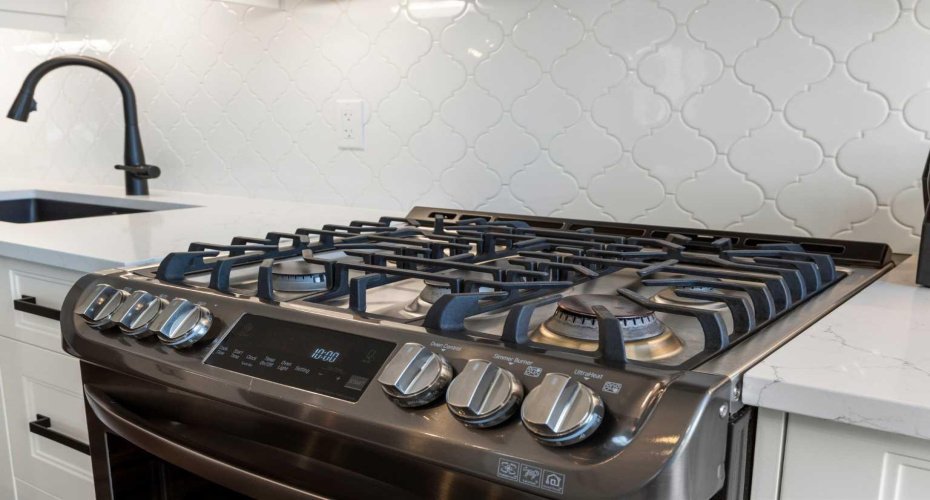 Sparkling clean gas stove