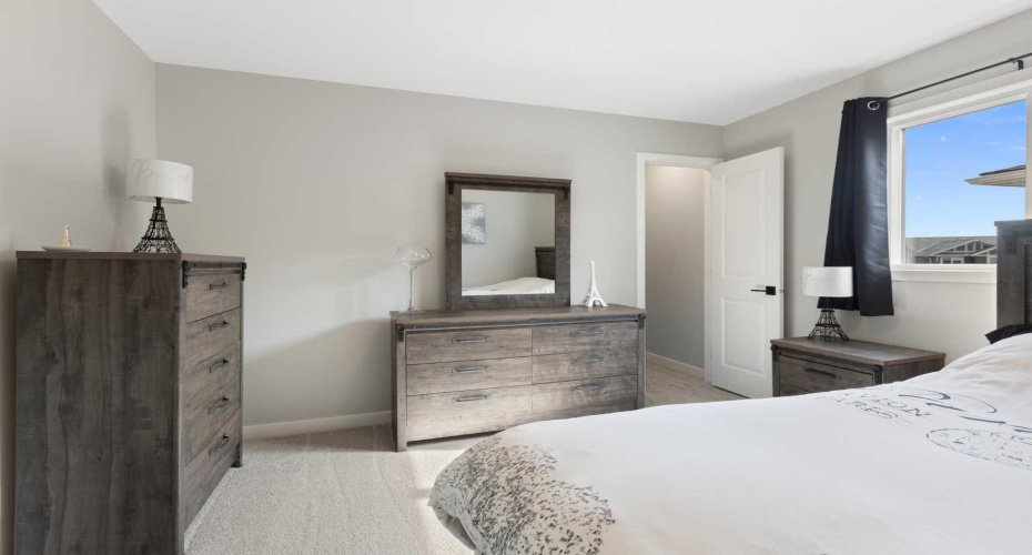 Second bedroom with door to walk-in closet