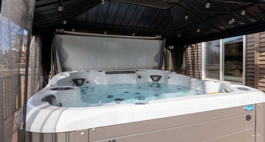 Gazebo and luxury hot-tub - rubber ducky included