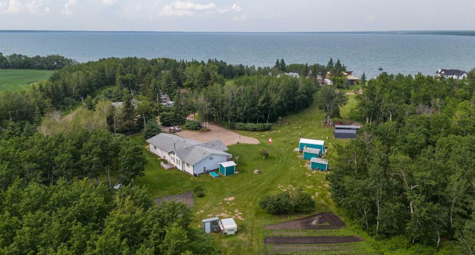 202 Lakeshore Drive, Brightsand Lake, Saskatchewan S0M 2T0, 3 Bedrooms Bedrooms, ,2 BathroomsBathrooms,Residential,For Sale,Lakeshore,A2237706