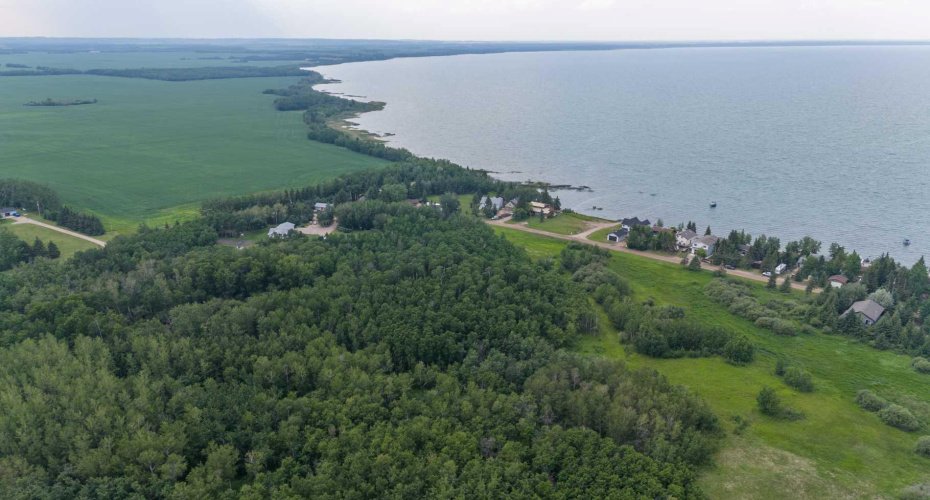 202 Lakeshore Drive, Brightsand Lake, Saskatchewan S0M 2T0, 3 Bedrooms Bedrooms, ,2 BathroomsBathrooms,Residential,For Sale,Lakeshore,A2237706