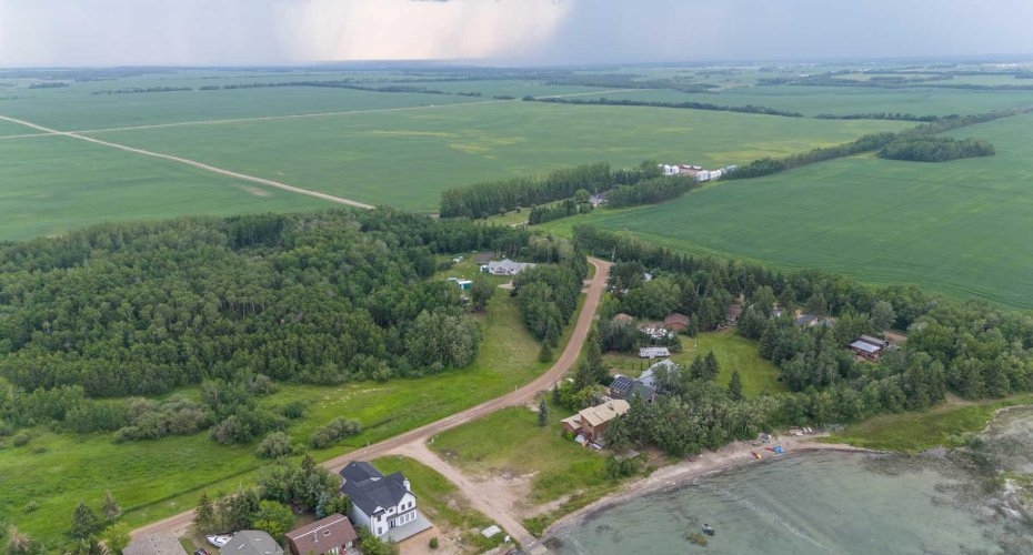 202 Lakeshore Drive, Brightsand Lake, Saskatchewan S0M 2T0, 3 Bedrooms Bedrooms, ,2 BathroomsBathrooms,Residential,For Sale,Lakeshore,A2237706