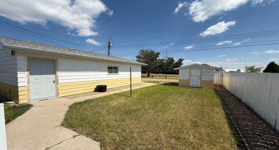604 3 Street, Hanna, Alberta T0J1P0, 5 Bedrooms Bedrooms, ,1 BathroomBathrooms,Residential,For Sale,3,A2228966