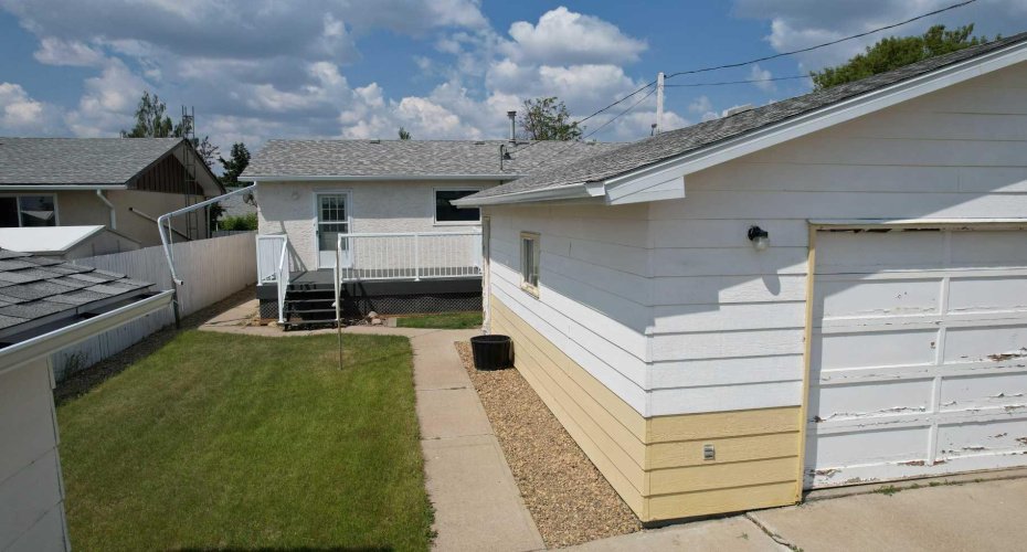 604 3 Street, Hanna, Alberta T0J1P0, 5 Bedrooms Bedrooms, ,1 BathroomBathrooms,Residential,For Sale,3,A2228966