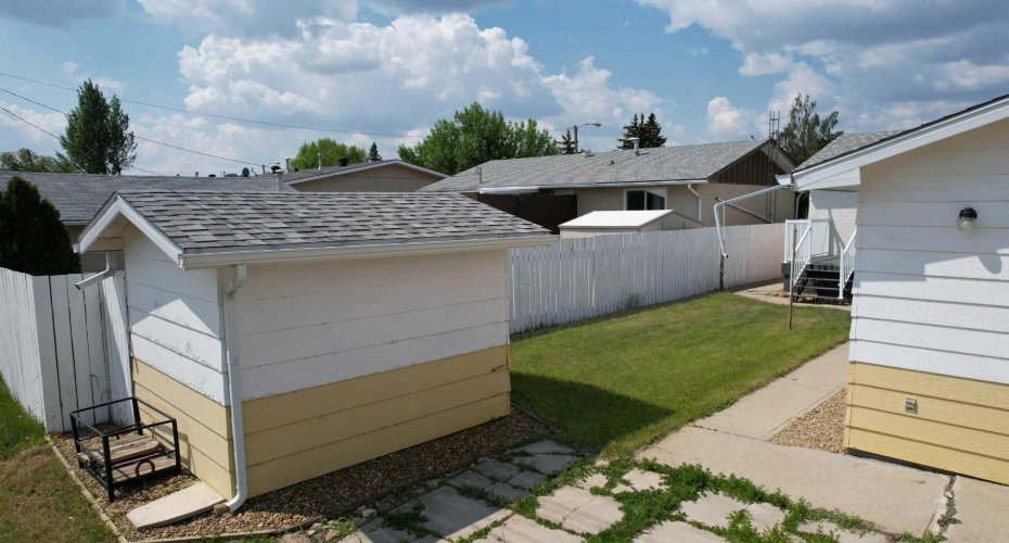 604 3 Street, Hanna, Alberta T0J1P0, 5 Bedrooms Bedrooms, ,1 BathroomBathrooms,Residential,For Sale,3,A2228966