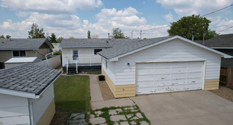 604 3 Street, Hanna, Alberta T0J1P0, 5 Bedrooms Bedrooms, ,1 BathroomBathrooms,Residential,For Sale,3,A2228966