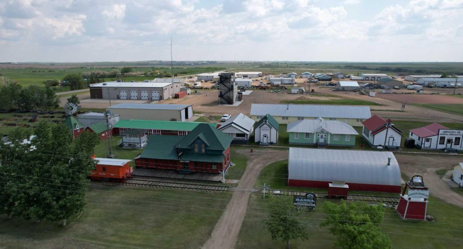 604 3 Street, Hanna, Alberta T0J1P0, 5 Bedrooms Bedrooms, ,1 BathroomBathrooms,Residential,For Sale,3,A2228966