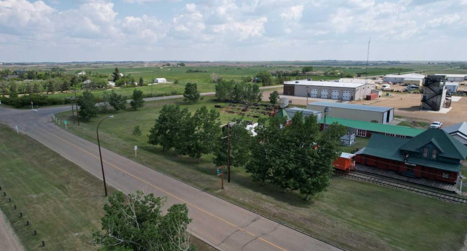 604 3 Street, Hanna, Alberta T0J1P0, 5 Bedrooms Bedrooms, ,1 BathroomBathrooms,Residential,For Sale,3,A2228966