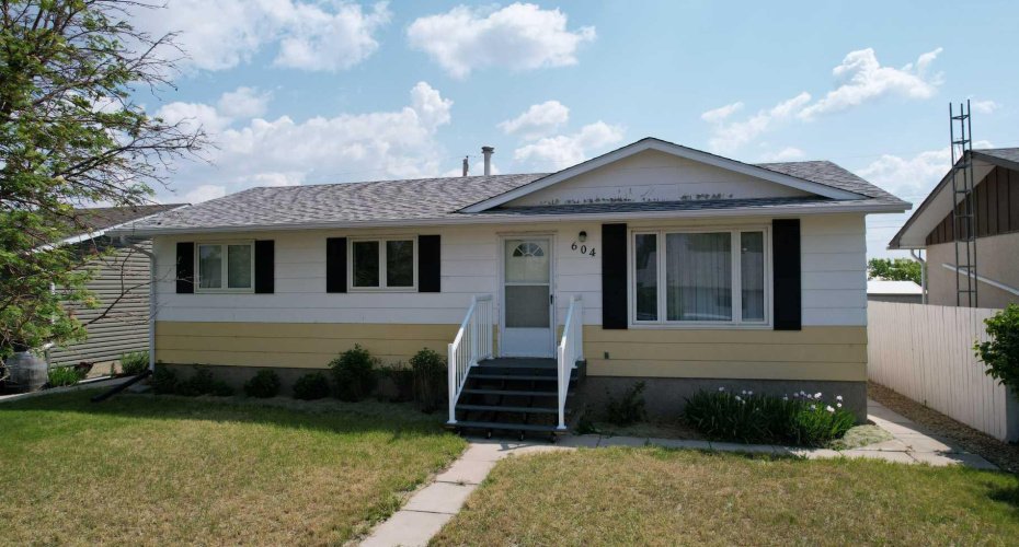 604 3 Street, Hanna, Alberta T0J1P0, 5 Bedrooms Bedrooms, ,1 BathroomBathrooms,Residential,For Sale,3,A2228966