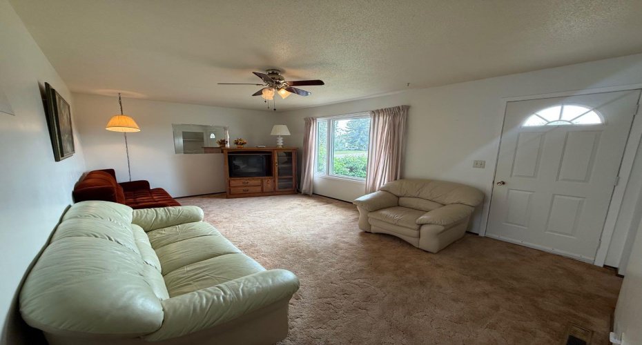 604 3 Street, Hanna, Alberta T0J1P0, 5 Bedrooms Bedrooms, ,1 BathroomBathrooms,Residential,For Sale,3,A2228966