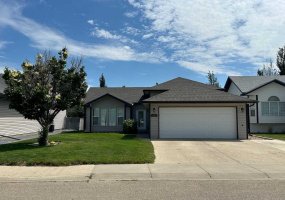 44 Upland Street, Brooks, Alberta T1R 1J8, 5 Bedrooms Bedrooms, ,3 BathroomsBathrooms,Residential,For Sale,Upland,A2239149