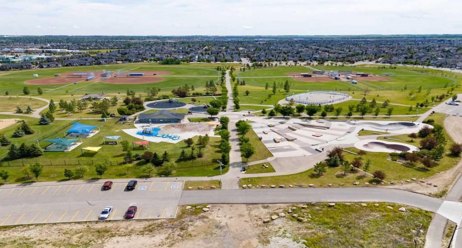 990 Chinook Winds Meadow, Airdrie, Alberta T4B 5R1, 4 Bedrooms Bedrooms, ,3 BathroomsBathrooms,Residential,For Sale,Chinook Winds,A2239358