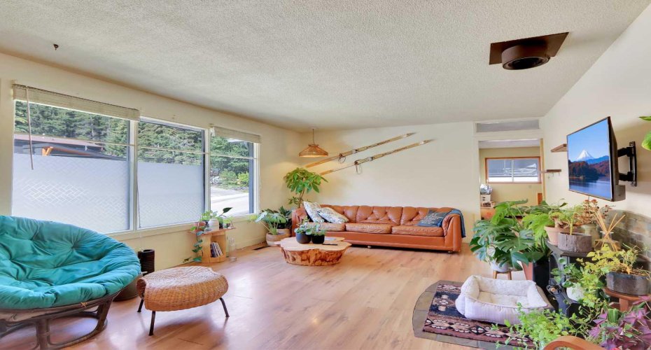 252 Three Sisters Drive, Canmore, Alberta T1W2M4, 4 Bedrooms Bedrooms, ,3 BathroomsBathrooms,Residential,For Sale,Three Sisters,A2239562