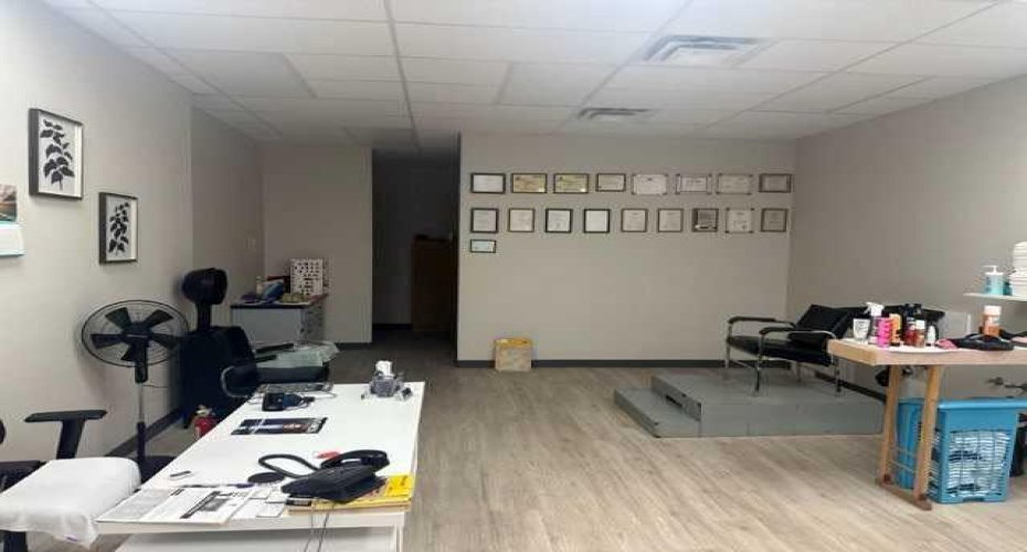 524 2 Street, Medicine Hat, Alberta T1A 0C6, ,Commercial,For Sale,Rellim Building,2,A2239826