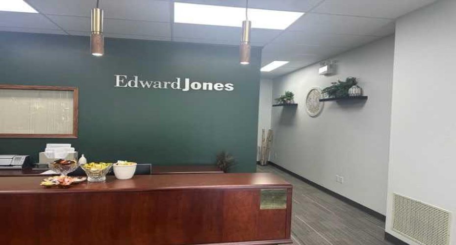 524 2 Street, Medicine Hat, Alberta T1A 0C6, ,Commercial,For Sale,Rellim Building,2,A2239826