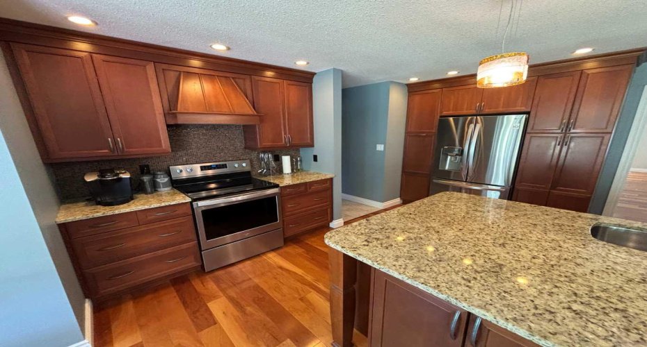 10006 88 Street, Peace River, Alberta T8S 1N8, 3 Bedrooms Bedrooms, ,4 BathroomsBathrooms,Residential,For Sale,88,A2240074