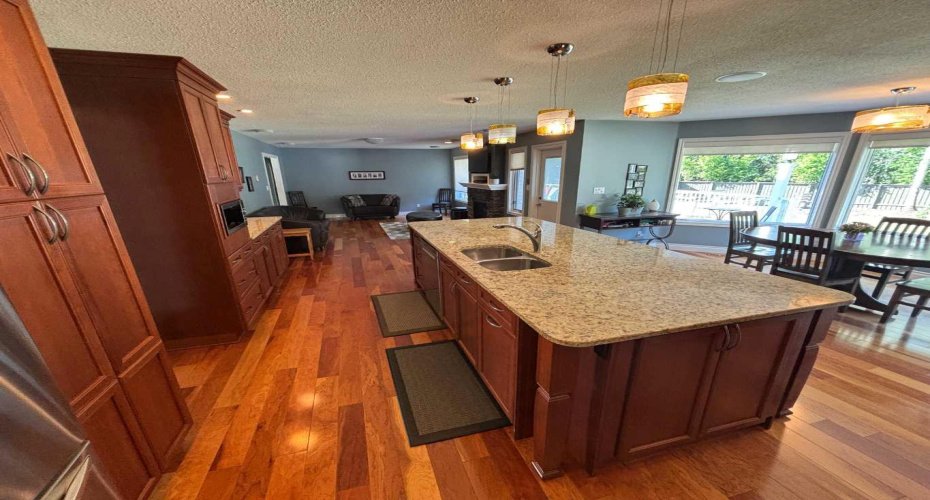 10006 88 Street, Peace River, Alberta T8S 1N8, 3 Bedrooms Bedrooms, ,4 BathroomsBathrooms,Residential,For Sale,88,A2240074