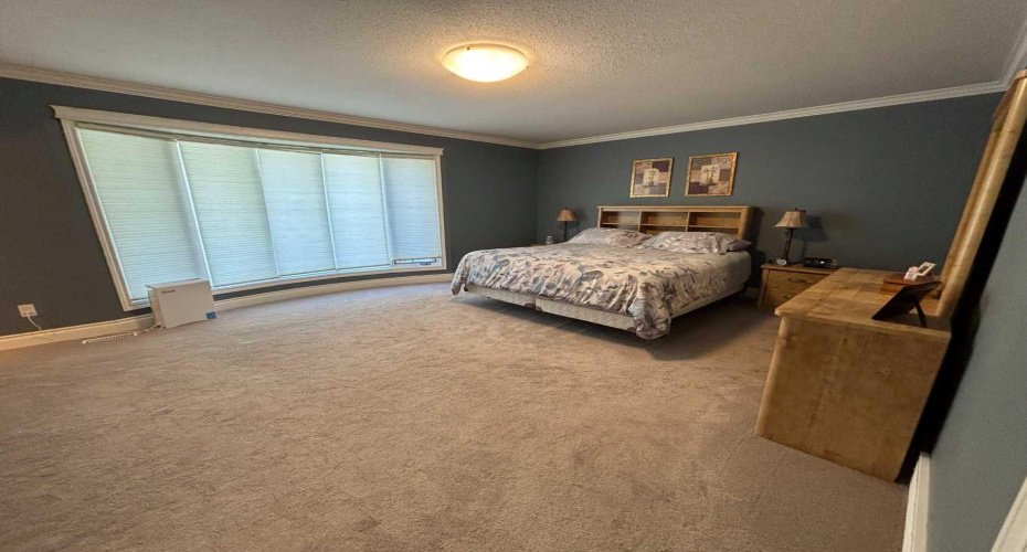 10006 88 Street, Peace River, Alberta T8S 1N8, 3 Bedrooms Bedrooms, ,4 BathroomsBathrooms,Residential,For Sale,88,A2240074