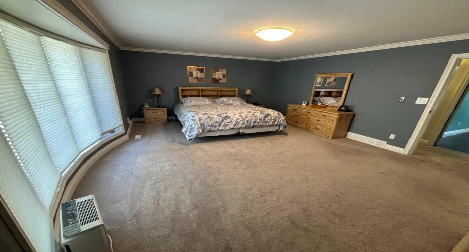 10006 88 Street, Peace River, Alberta T8S 1N8, 3 Bedrooms Bedrooms, ,4 BathroomsBathrooms,Residential,For Sale,88,A2240074