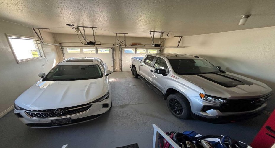 10006 88 Street, Peace River, Alberta T8S 1N8, 3 Bedrooms Bedrooms, ,4 BathroomsBathrooms,Residential,For Sale,88,A2240074