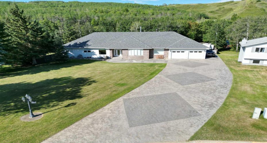 10006 88 Street, Peace River, Alberta T8S 1N8, 3 Bedrooms Bedrooms, ,4 BathroomsBathrooms,Residential,For Sale,88,A2240074