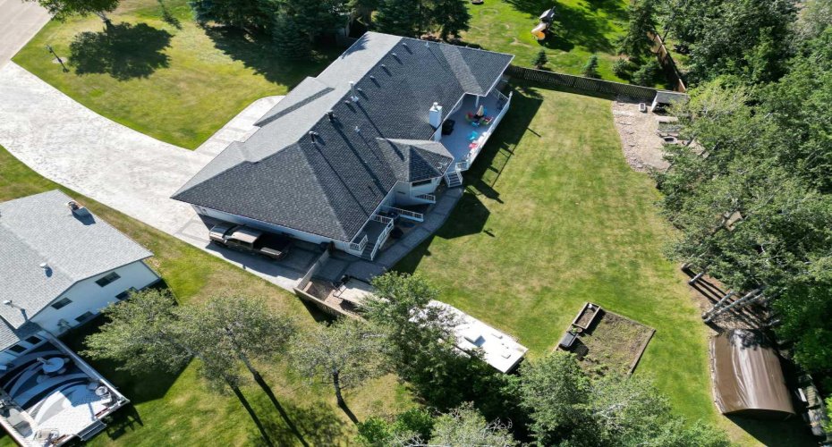 10006 88 Street, Peace River, Alberta T8S 1N8, 3 Bedrooms Bedrooms, ,4 BathroomsBathrooms,Residential,For Sale,88,A2240074