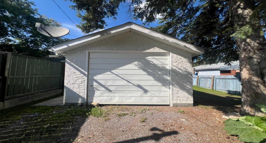 4805 17 Avenue, Edson, Alberta T7E 1G5, 2 Bedrooms Bedrooms, ,1 BathroomBathrooms,Residential,For Sale,17,A2240116