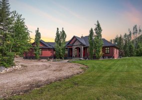 5747 Draper Road, Fort McMurray, Alberta T9H 0K7, 4 Bedrooms Bedrooms, ,5 BathroomsBathrooms,Residential,For Sale,Draper,A2242352