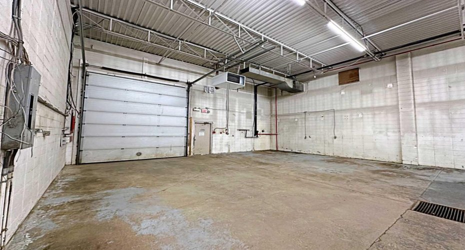 8127 Fraser Avenue, Fort McMurray, Alberta T9H 1W5, ,Commercial,For Lease,Fraser,A2111564