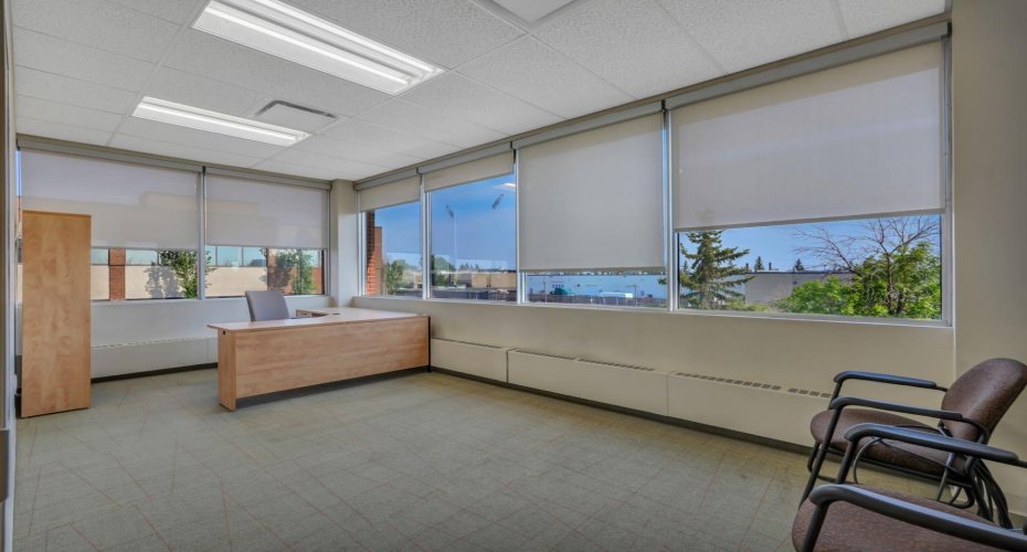 2711 39 Avenue, Calgary, Alberta T1Y 4T8, ,Commercial,For Lease,39,A2243025