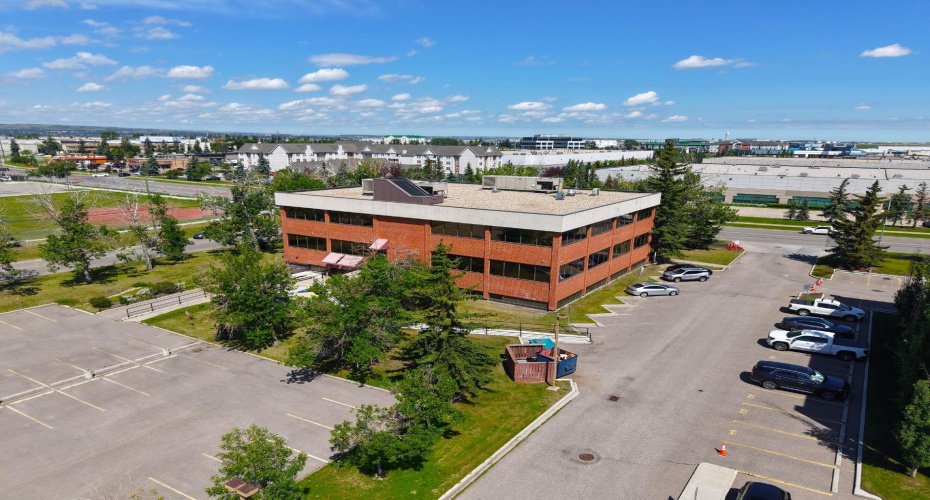 2711 39 Avenue, Calgary, Alberta T1Y 4T8, ,Commercial,For Lease,39,A2243025