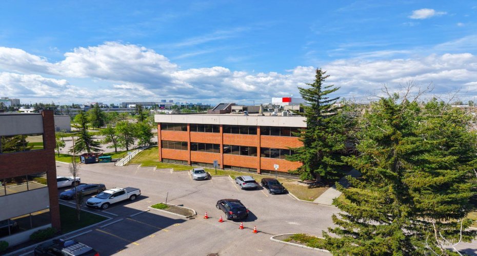 2711 39 Avenue, Calgary, Alberta T1Y 4T8, ,Commercial,For Lease,39,A2243025