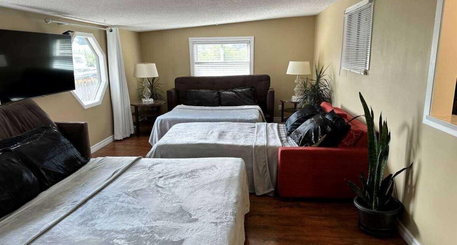 27 Penworth Place, Calgary, Alberta T2A 4G4, 4 Bedrooms Bedrooms, ,3 BathroomsBathrooms,Residential,For Sale,Penworth,A2243062