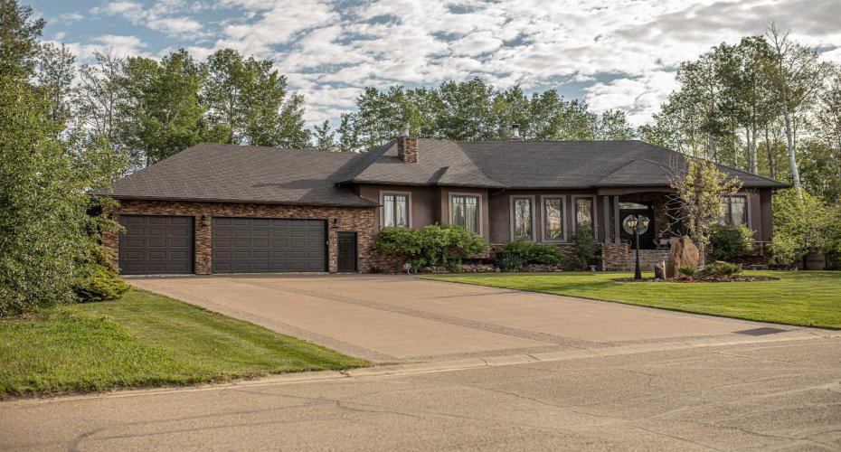 13 Chinook Crescent, High Level, Alberta T0H1Z0, 4 Bedrooms Bedrooms, ,3 BathroomsBathrooms,Residential,For Sale,Chinook,A2244888