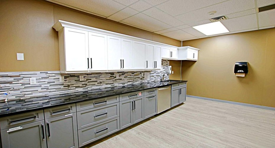 9816 Hardin Street, Fort McMurray, Alberta T9H 4K3, ,Commercial,For Lease,Hardin Street Building,Hardin,A2245272