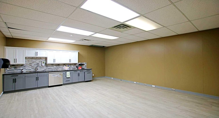 9816 Hardin Street, Fort McMurray, Alberta T9H 4K3, ,Commercial,For Lease,Hardin Street Building,Hardin,A2245278