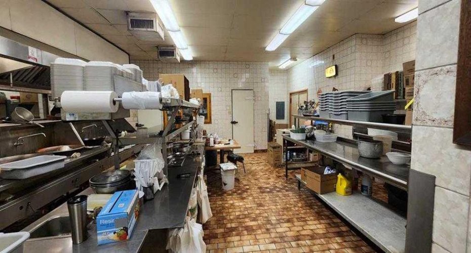 425 13 Street, Lethbridge, Alberta T1H 2S3, ,Commercial,For Lease,13,A2245413